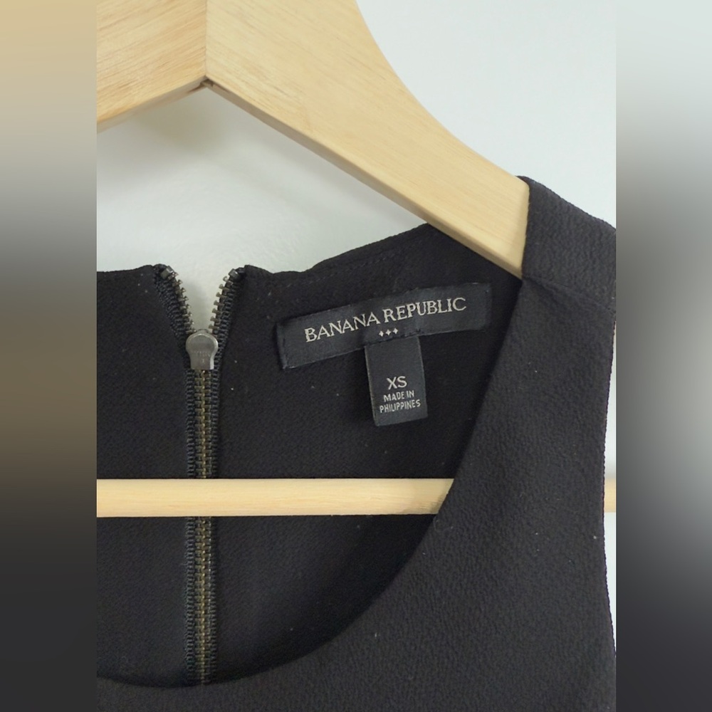 Banana Republic Classic Black Top - Picture 3 of 4